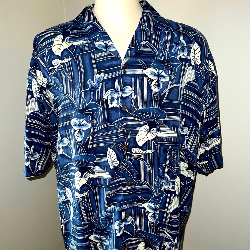 Tommy Bahama XXL 100% silk Hawaiian shirt, resort wear